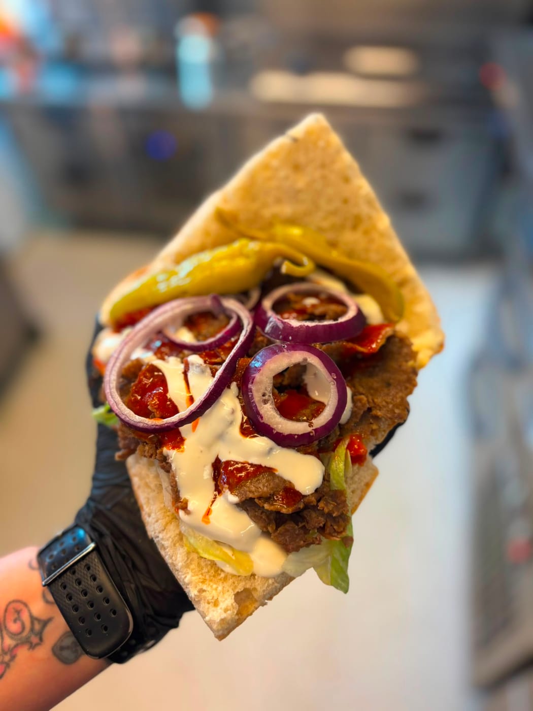 Döner leivässä täytteineen