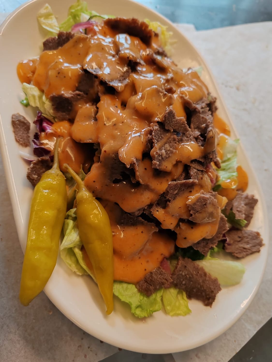 Runsas kebabsalaatti