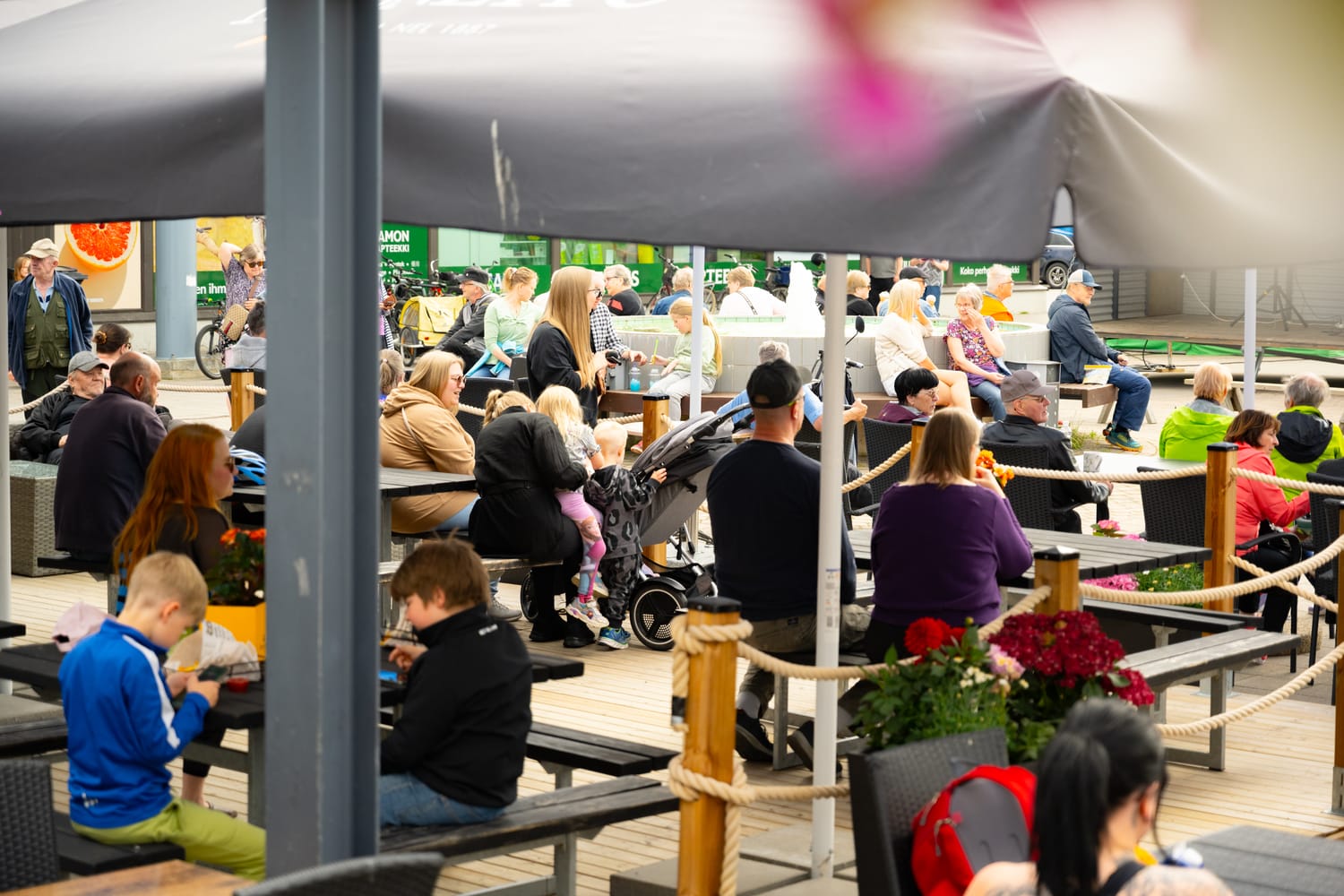Kesätunnelmaa Kuusamo Plazan torilla